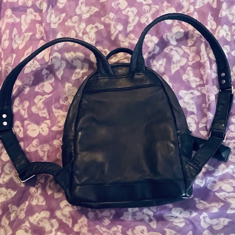 MCM rare dark purple Leather backpack! EUC! Apx 12 x 14 x 5“ - Picture 2 of 13
